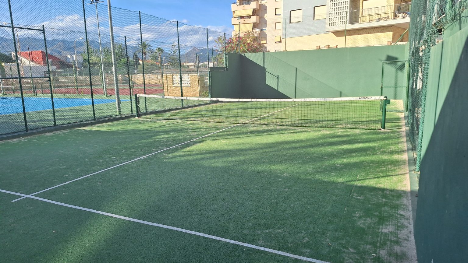 Piso confortable, vistas únicas, pista pádel/tenis