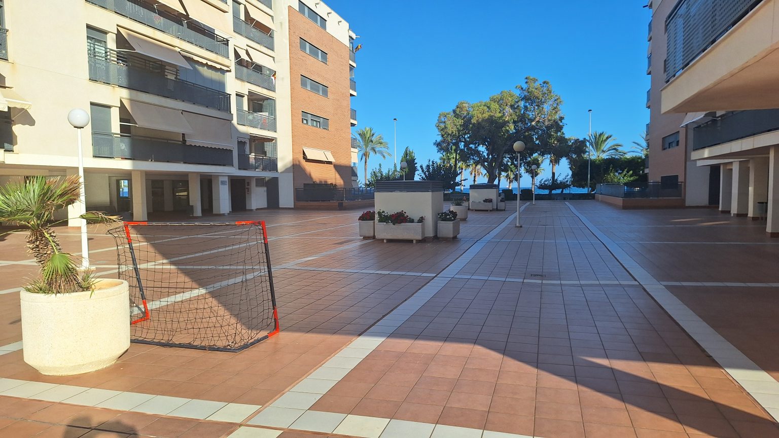 Piso confortable, vistas únicas, pista pádel/tenis