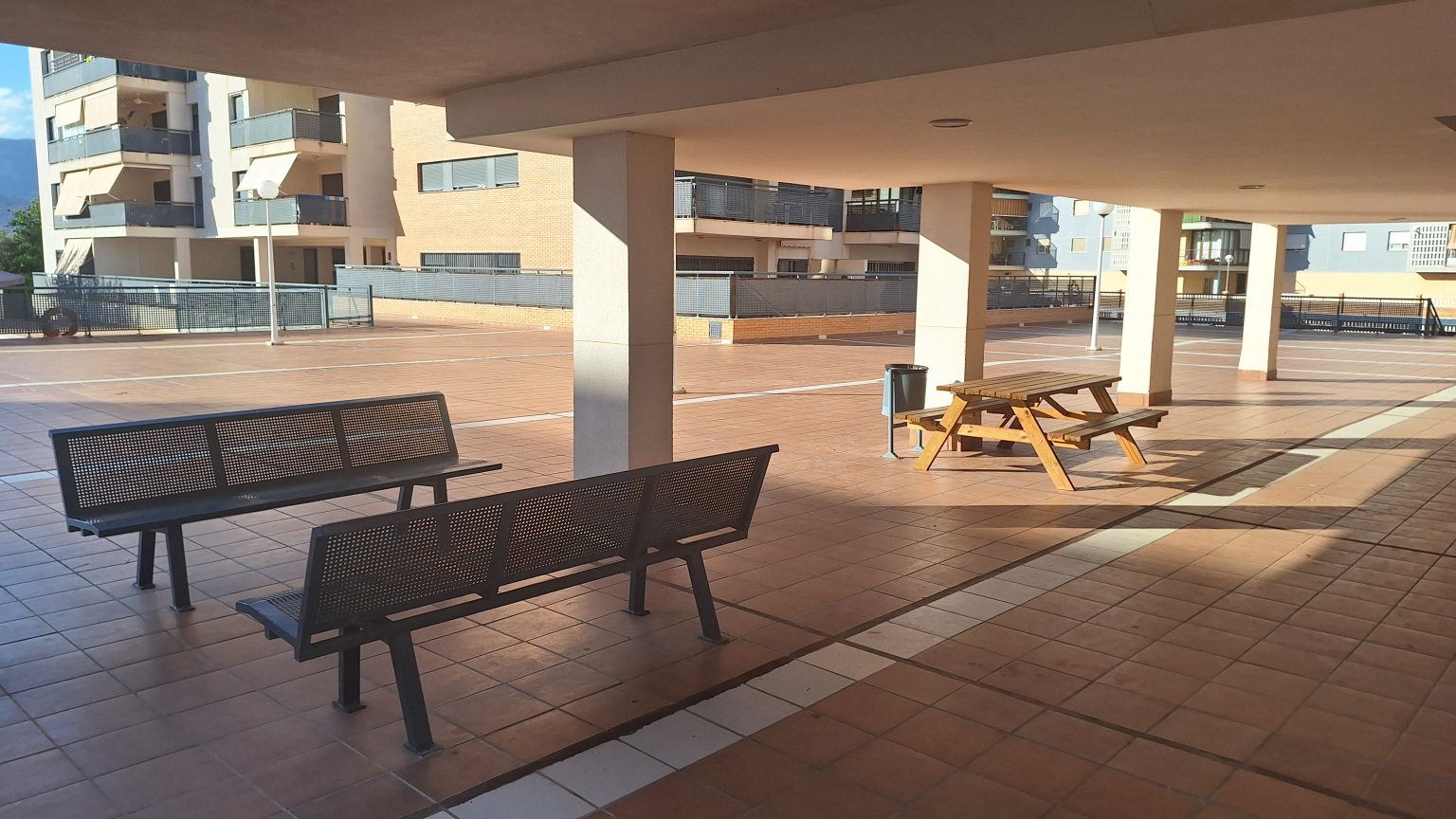 Piso confortable, vistas únicas, pista pádel/tenis