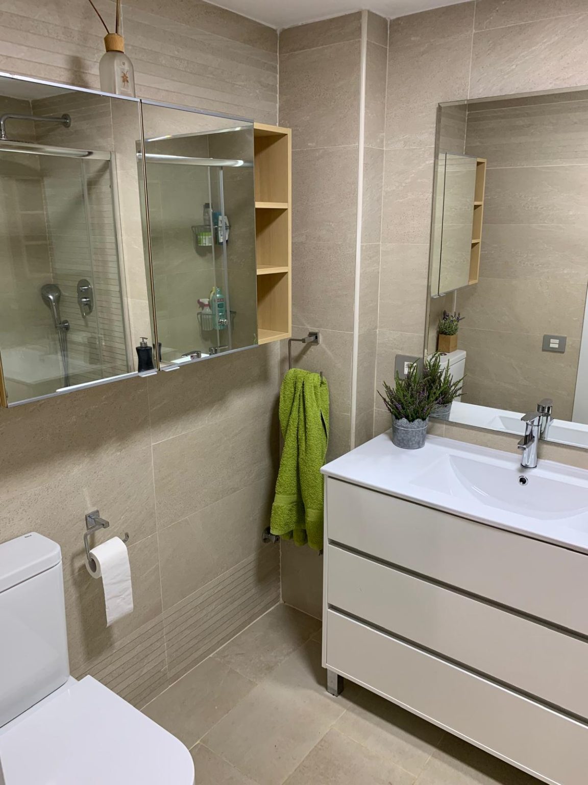 Apartamento hermoso c/ vistas al mar, piscina y garaje