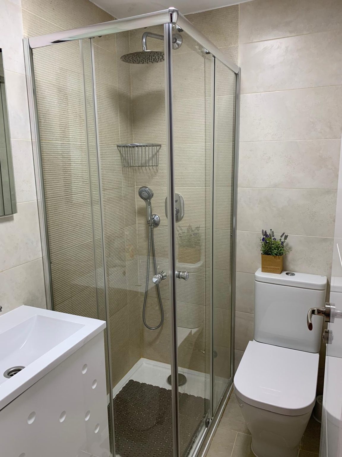 Apartamento hermoso c/ vistas al mar, piscina y garaje