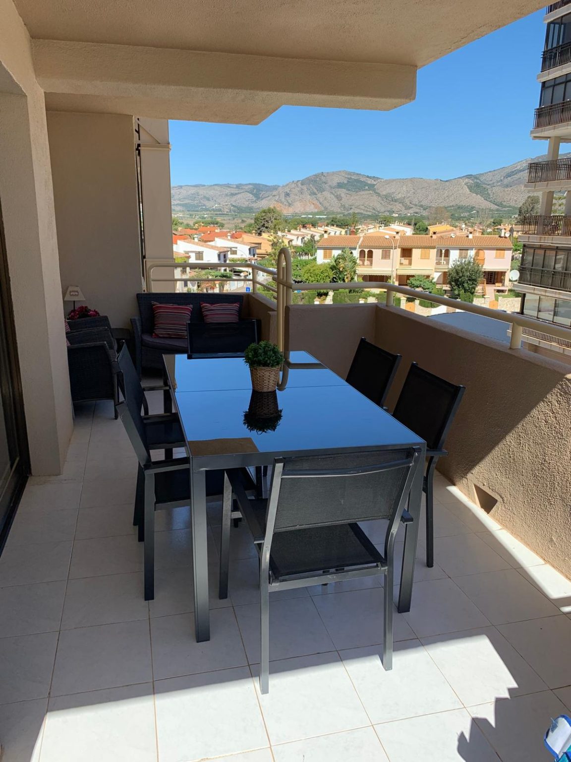 Apartamento hermoso c/ vistas al mar, piscina y garaje