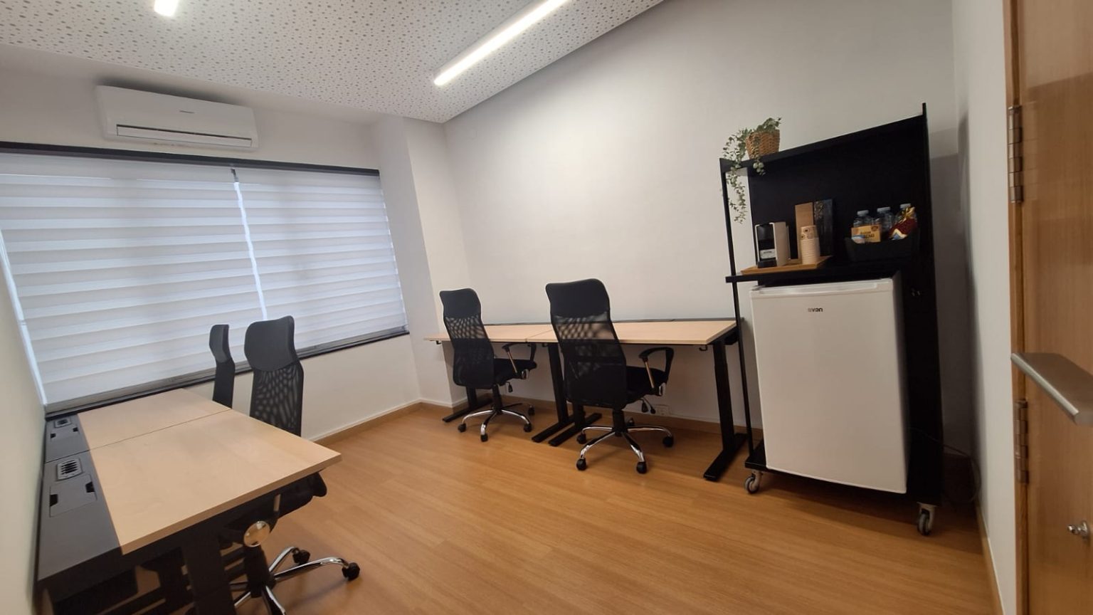 Coworking en alquilker en calle en medio de Castellón