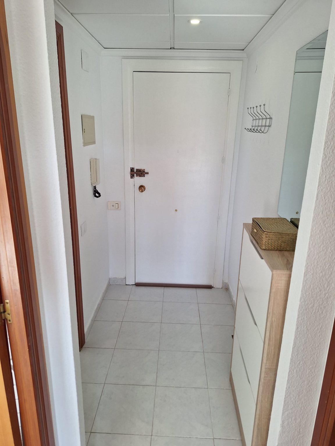 Apartamento con piscina y vistas al mar