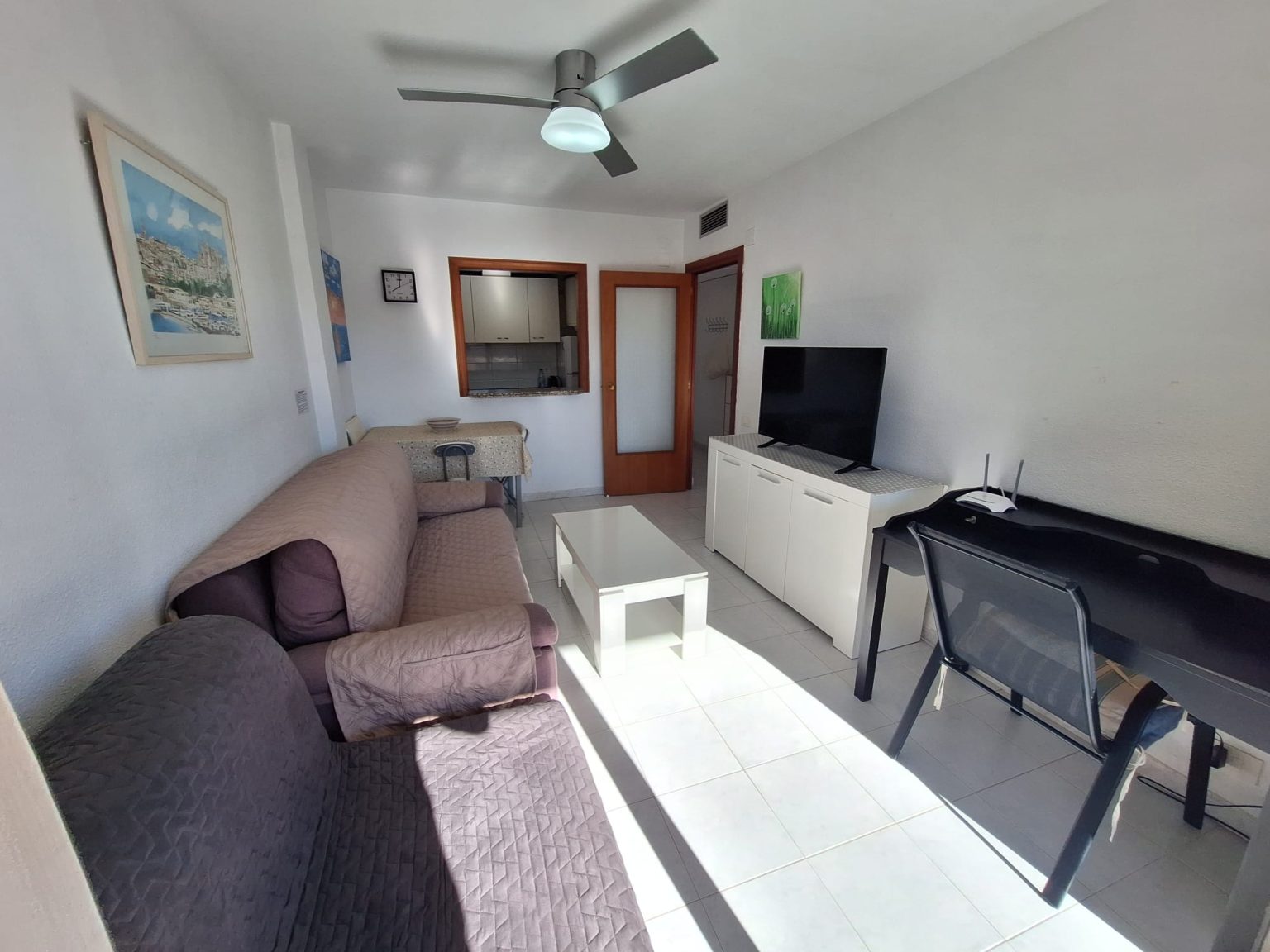 Apartamento con piscina y vistas al mar