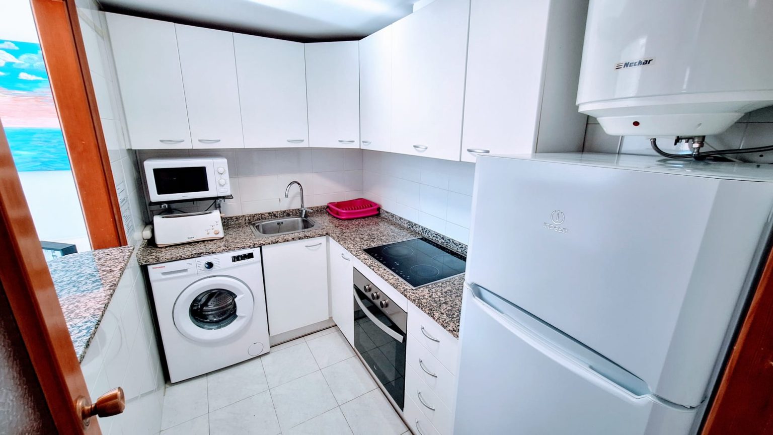 Apartamento con piscina y vistas al mar
