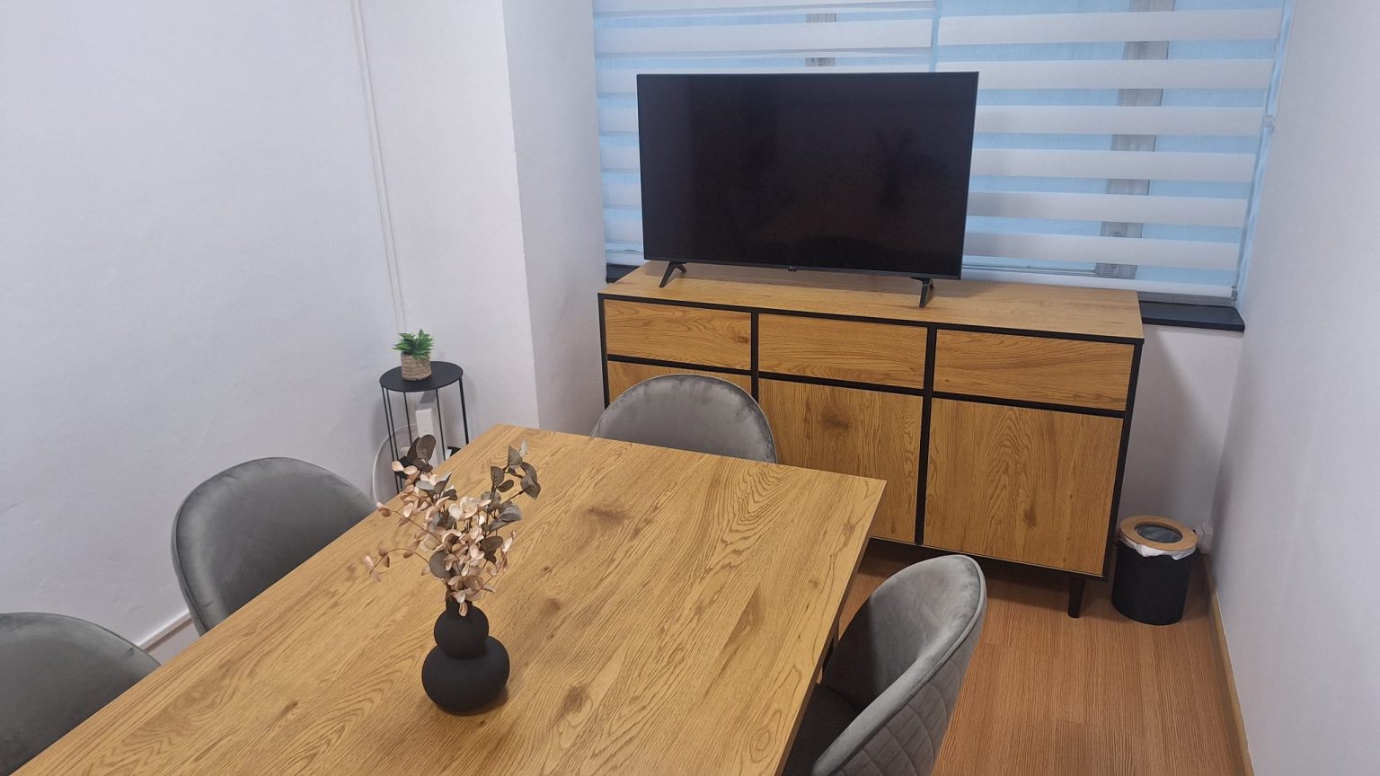 Coworking en alquilker en calle en medio de Castellón